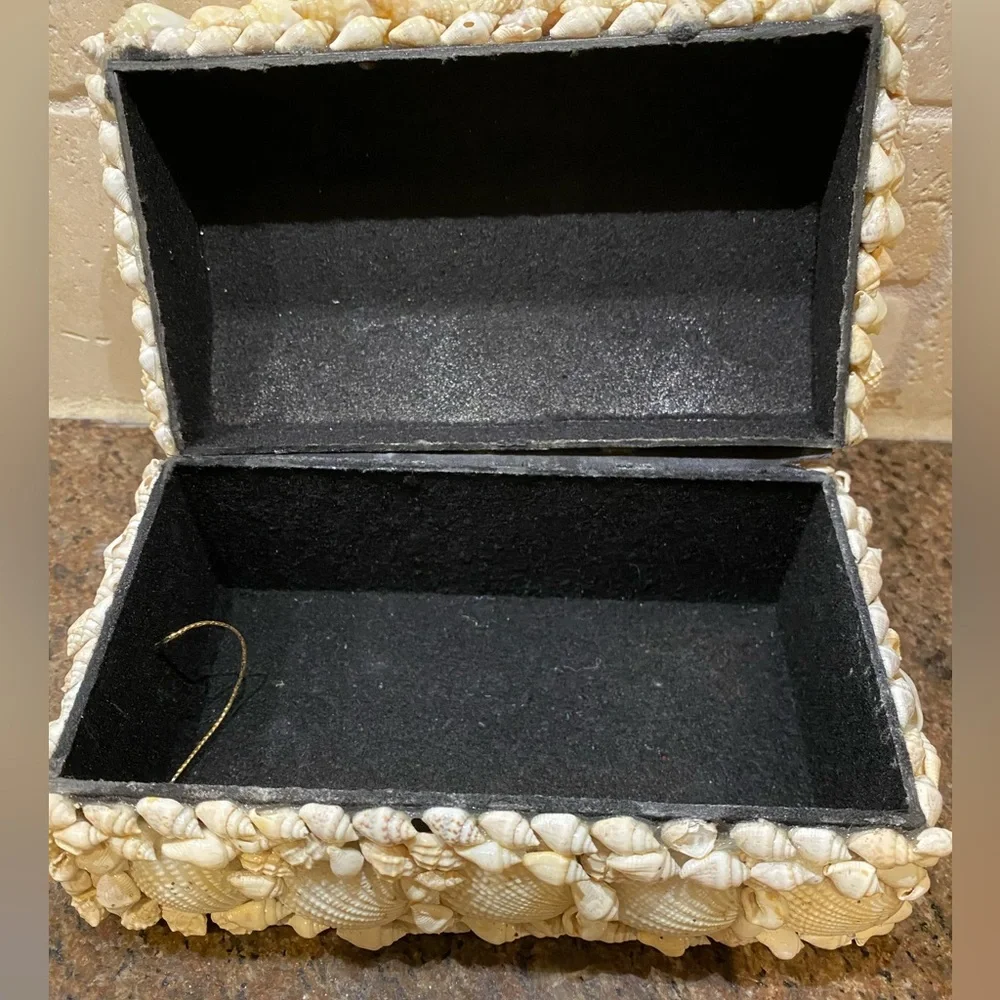 Vintage Handmade Natural Seashell Jewelry Treasure Chest Box